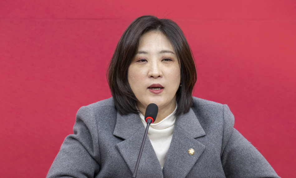최보윤 국민의힘 수석대변인이 1월29일 국회에서 열린 최고위원회의에서 결의한 한동훈 전 대표 제명 확정에 대해 발표하고 있다. 연합뉴스