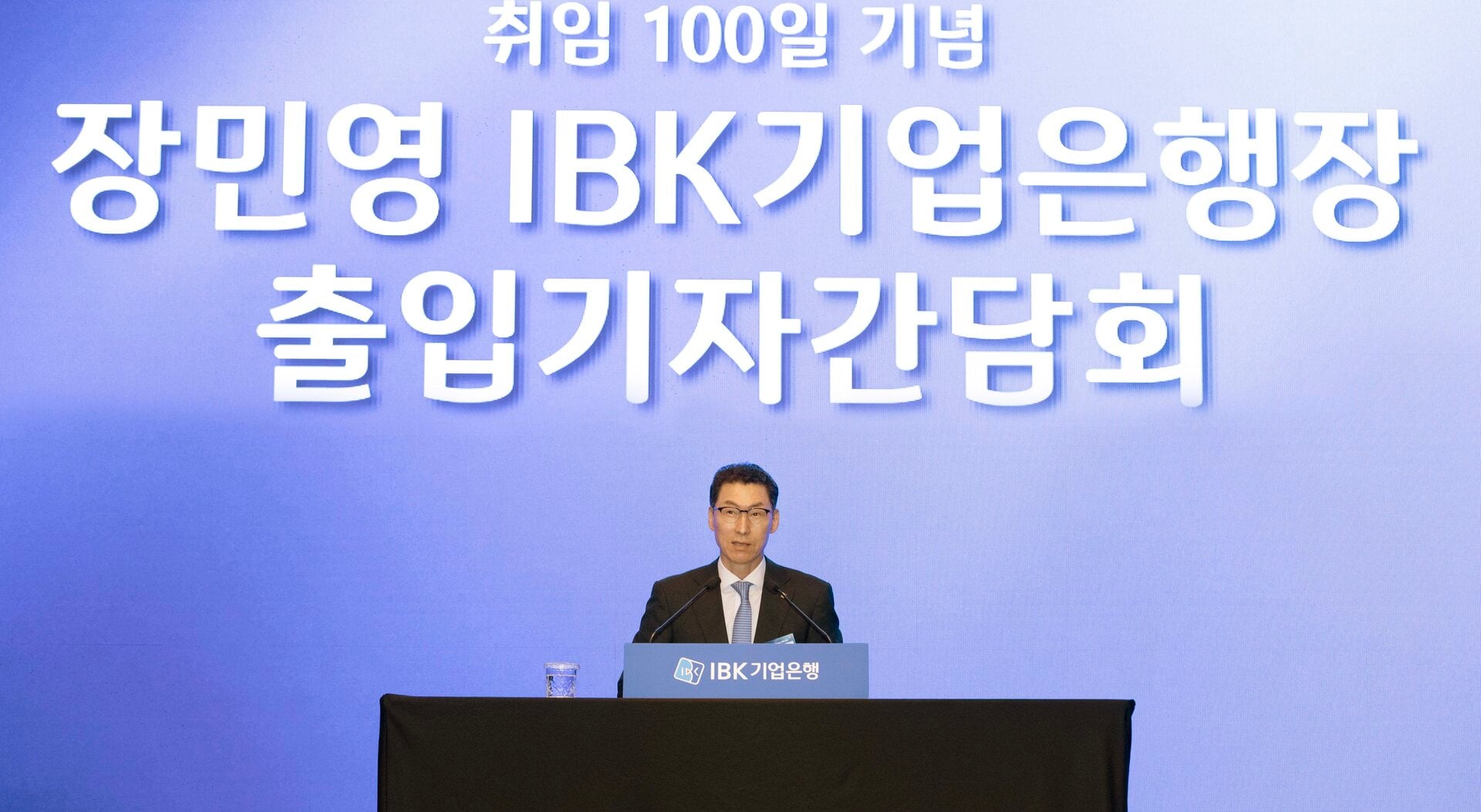 기자간담회 사진.jpg