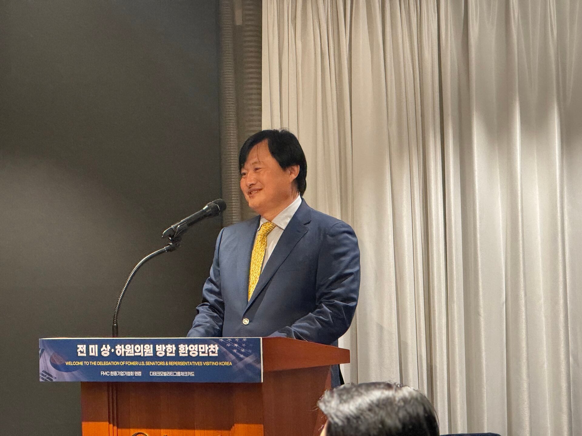 이장우 엔캠 부사장이 ‘미국 전직 연방하원의원 방한 기념 만찬 행사’에서 발표하고 있다. 임성영 기자